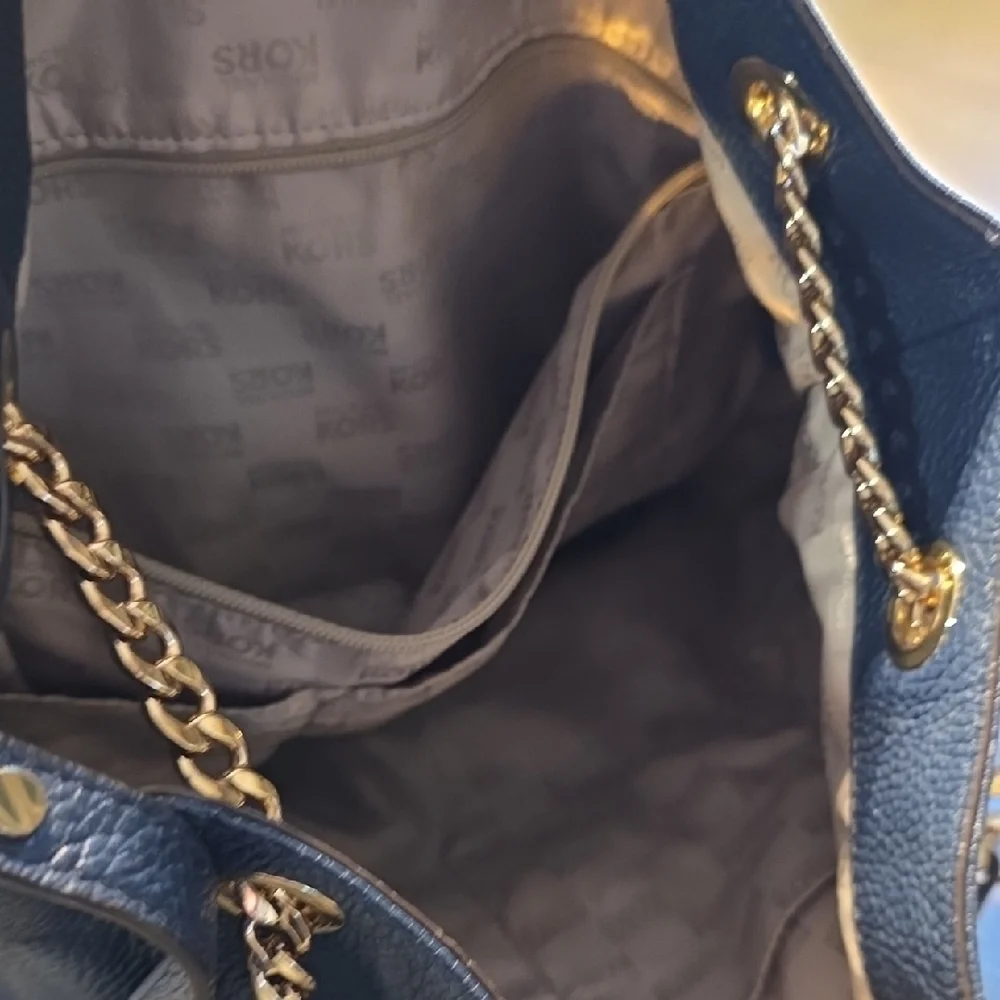 Leather Shoulder Bag with Gold Chain Strap - Navy With Matching Wallet - Picture 4 of 6